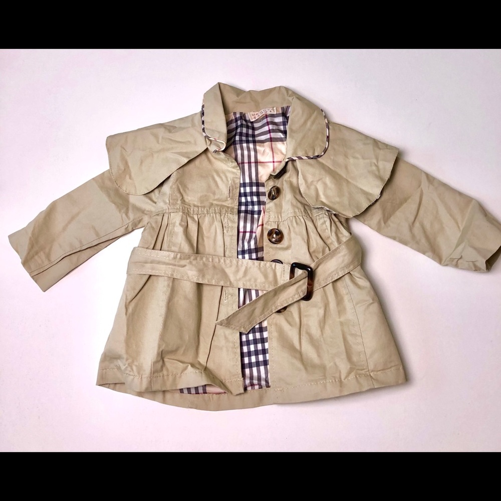 Trench Coach, Burberry-esque